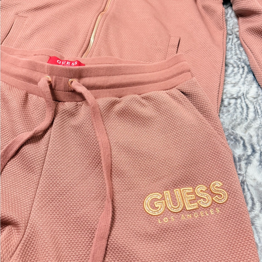 GUESS - Picture 7 of 7